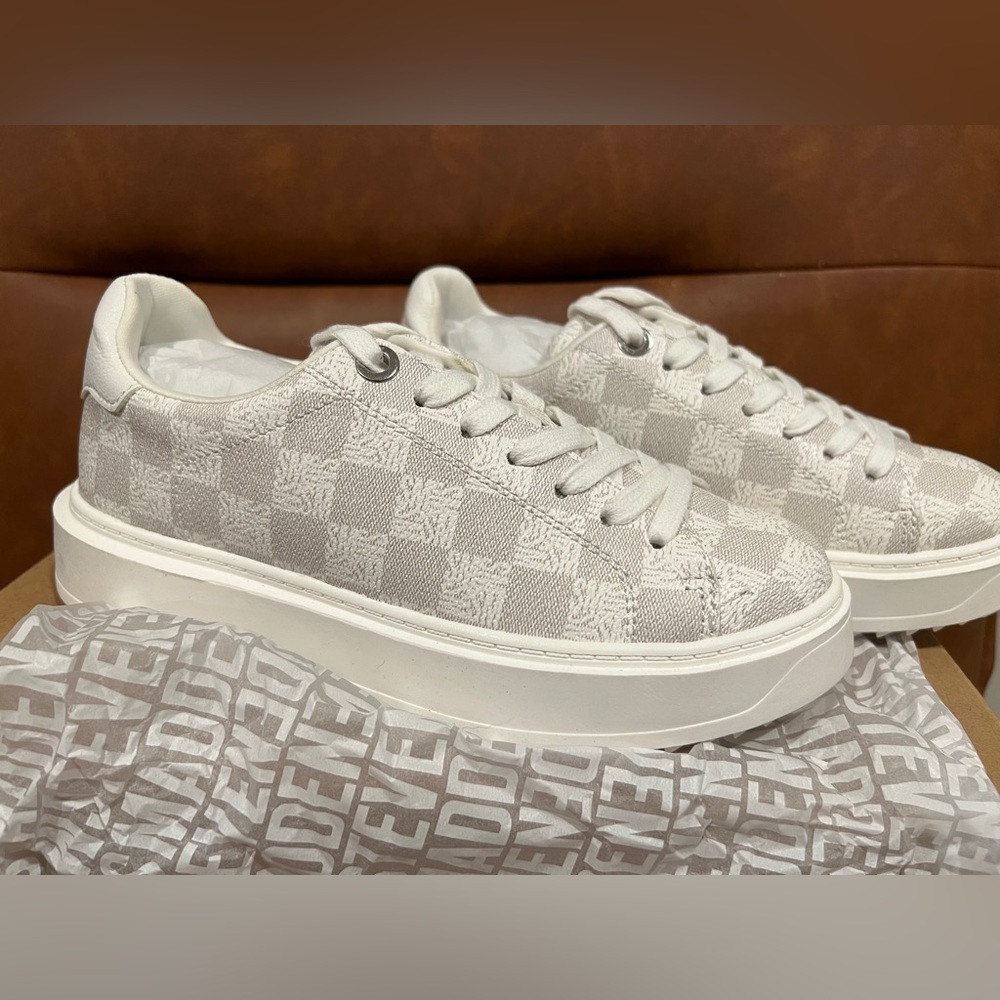 NIB Brand New Steve Madden Charlie Checkered Sneakers, size 6.5